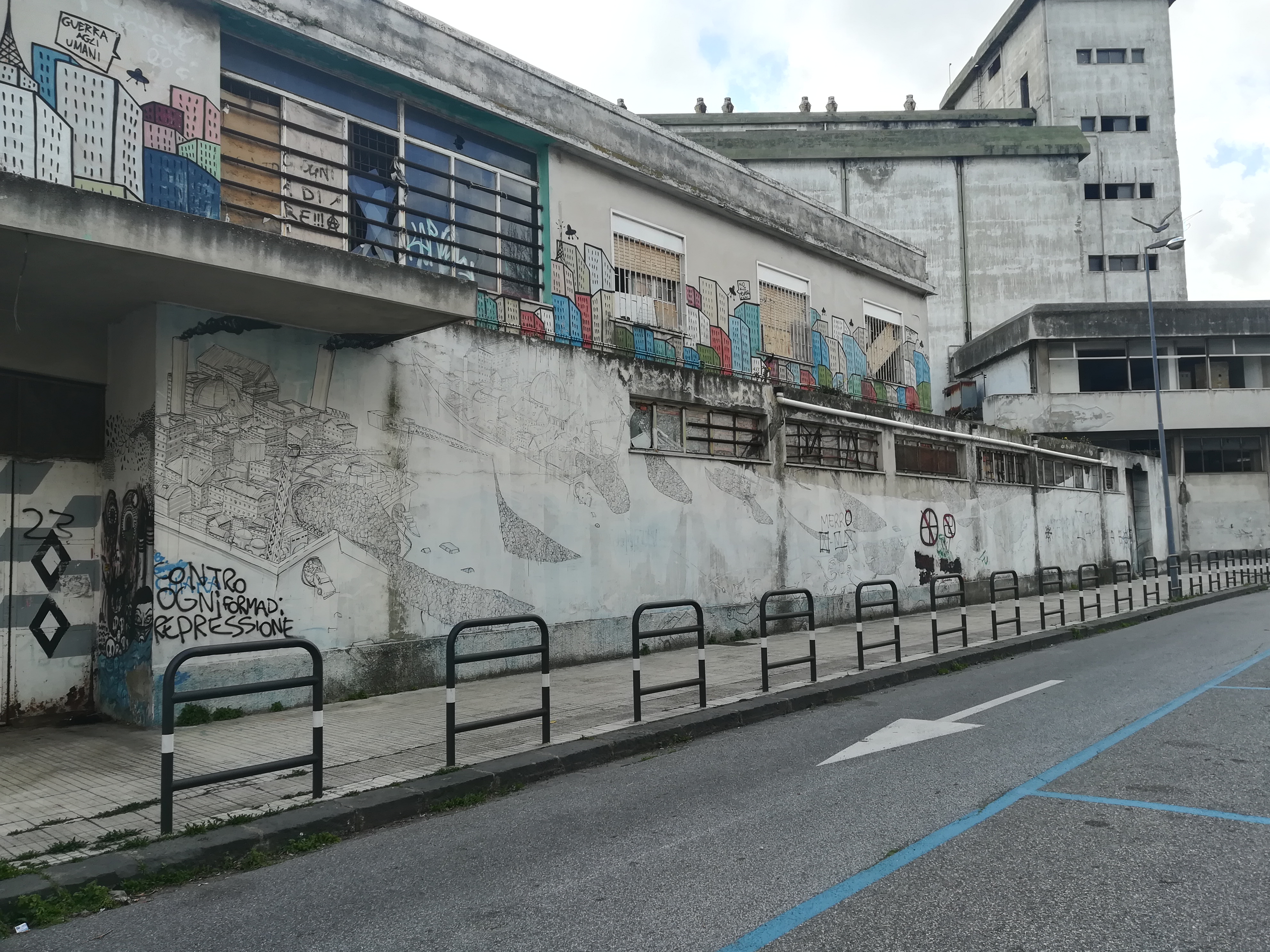 Blu - Street art - Messina - Teatro Pinelli - Messina - Casa del Portuale